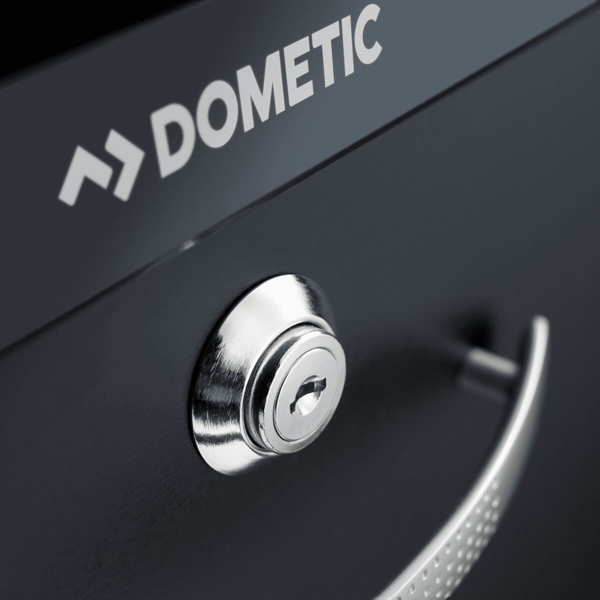 Optional key lock on the drawer minibar