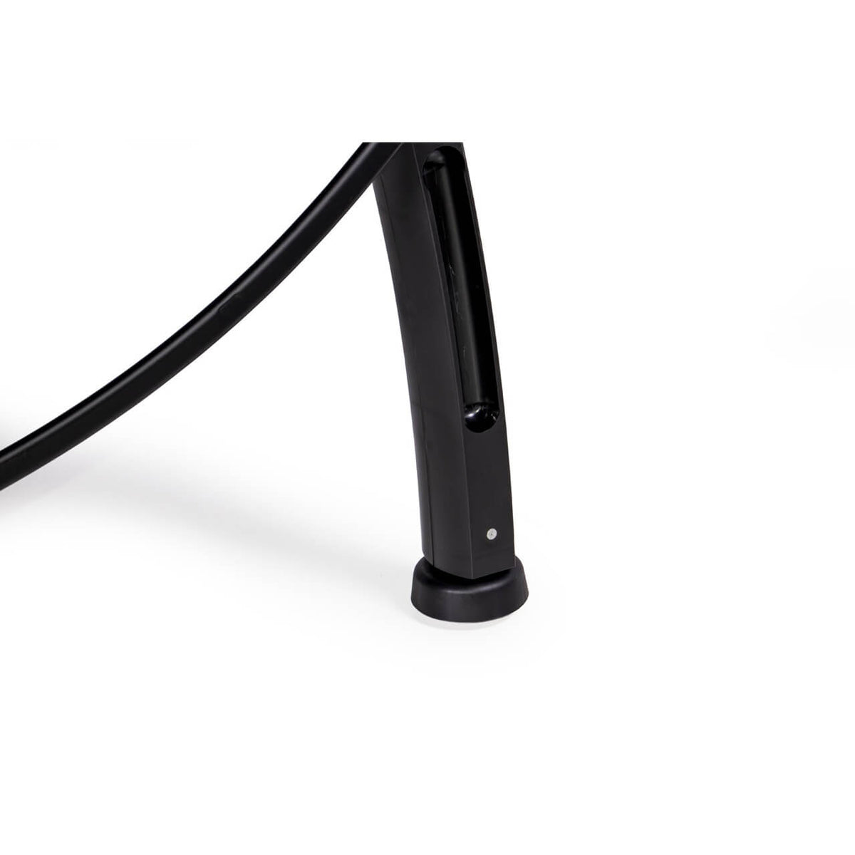 Curved steel leg and foot of the Heemskerk 2250 indoor table tennis table