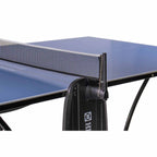 Net post clamped to the blue top of the Heemskerk 1900 outdoor table tennis table