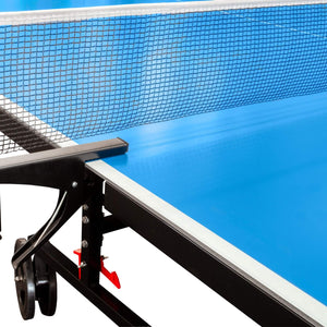 Net post and blue top of the Heemskerk Novi 2100 outdoor table tennis table