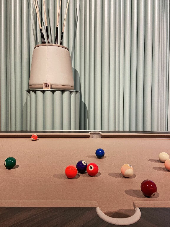 Pool balls on coral cloth on a Luxury Dandy table