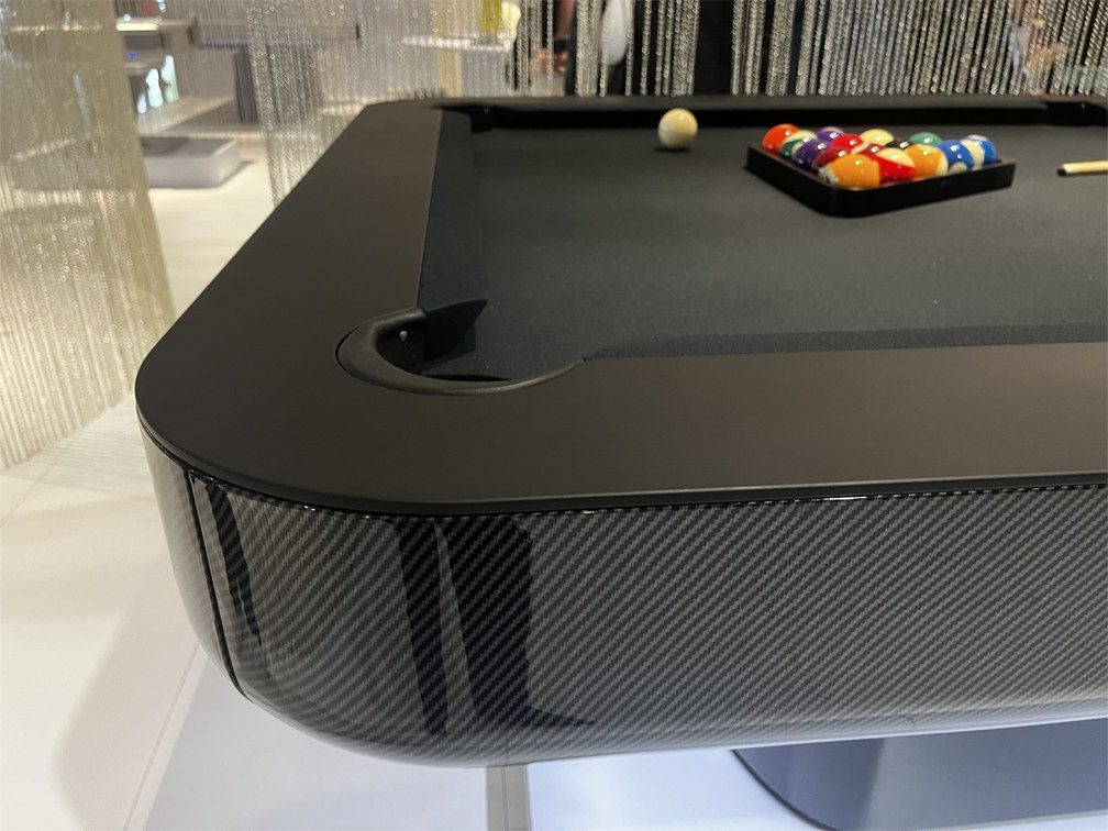 Close-up of the carbon-fibre-effect rail and corner pocket on the Luxury Mono