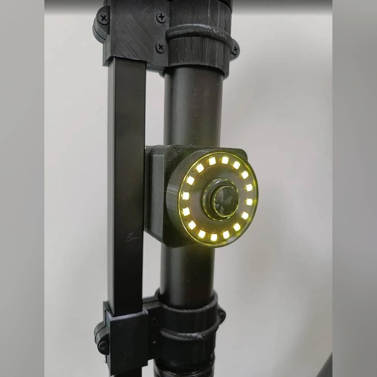 Batak target with yellow light ring