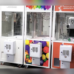 Cooled claw machine with colourful prizes