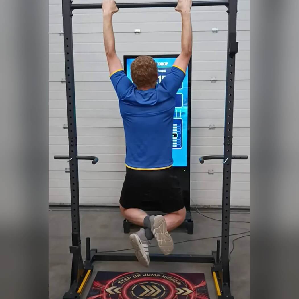 Dead hang challenge frame and bar