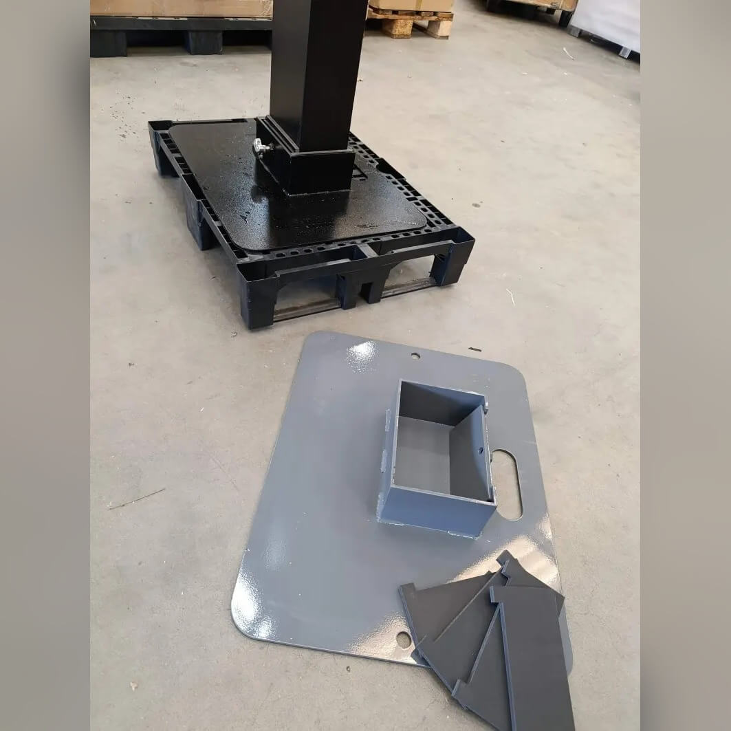 Heavy-duty Reaction Ring base plate with the column fitted
