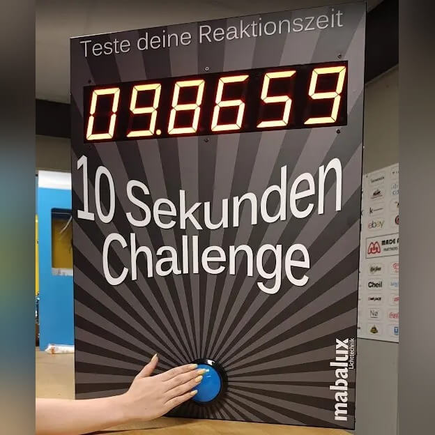 Wall-mounted 10 Sekunden Challenge version of the Stop the Clock game