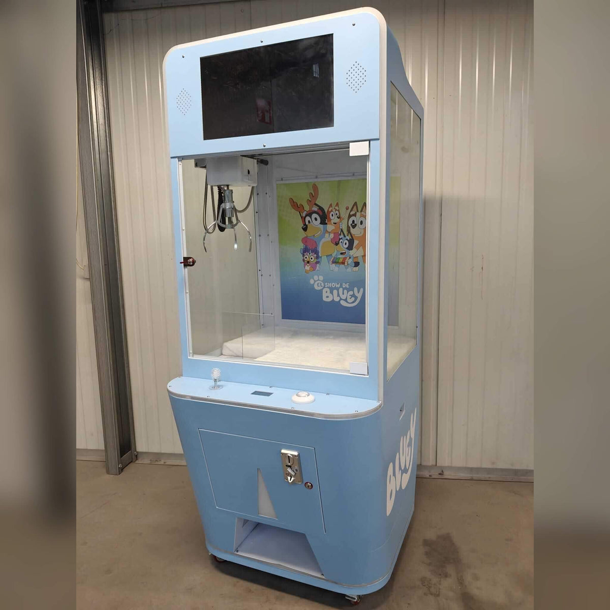 White claw machine with an integrated 22 inch video screen