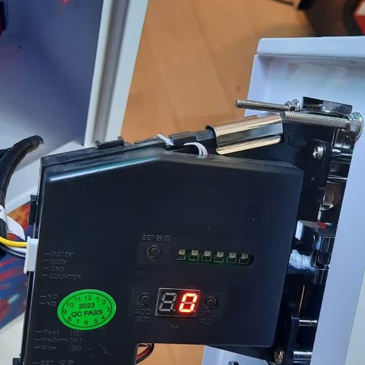 Coin mechanism inside the WIK Toy Star Mini claw machine